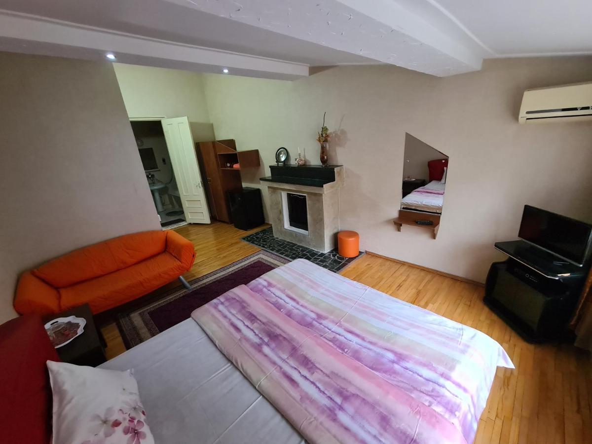 טביליסי Hotel Bu מראה חיצוני תמונה